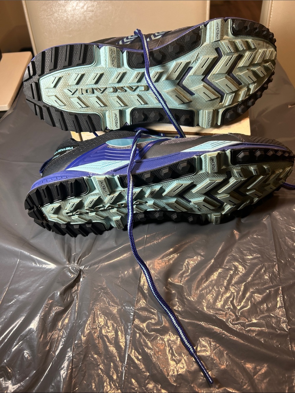 Brooks Women's Cascadia 12 Trail Athletic running Shoes Med(B) Size: 9.5 - Picture 3 of 7